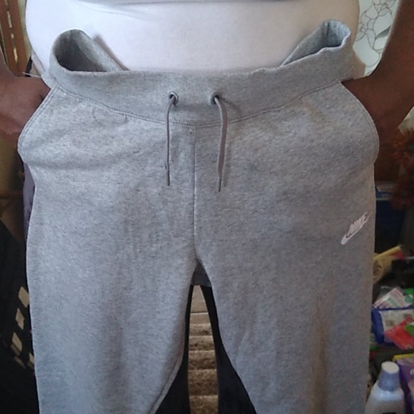 Nike gray sweat pants - Picture 2 of 3